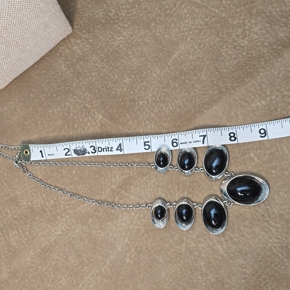 Silver & Black Set - Picture 6 of 9